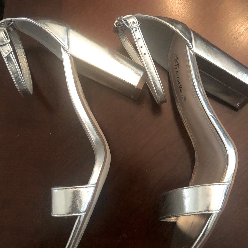Cute Silver ankle strap sandals size 8.5